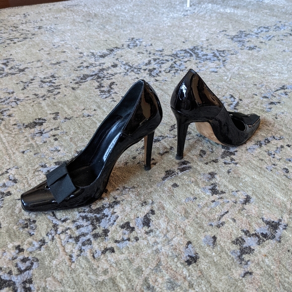 Manolo Blahnik Pointer heels with bows - Picture 4 of 7